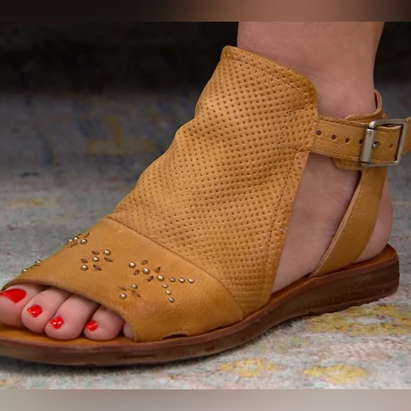 Miz Mooz Fifi Wheat Leather Gladiator Sandal size 7 or 37 NWOT - Picture 3 of 3